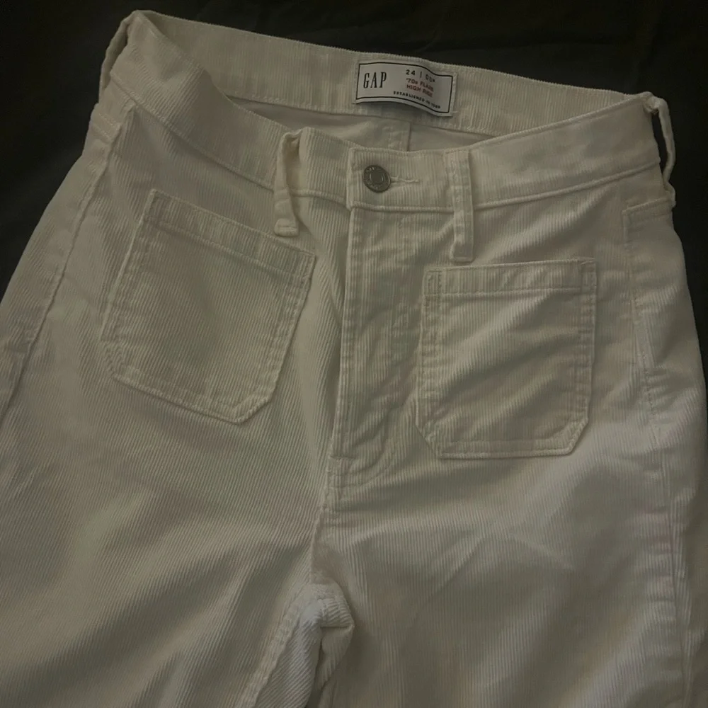 GAP 70’s Flare High Rise - Picture 2 of 3